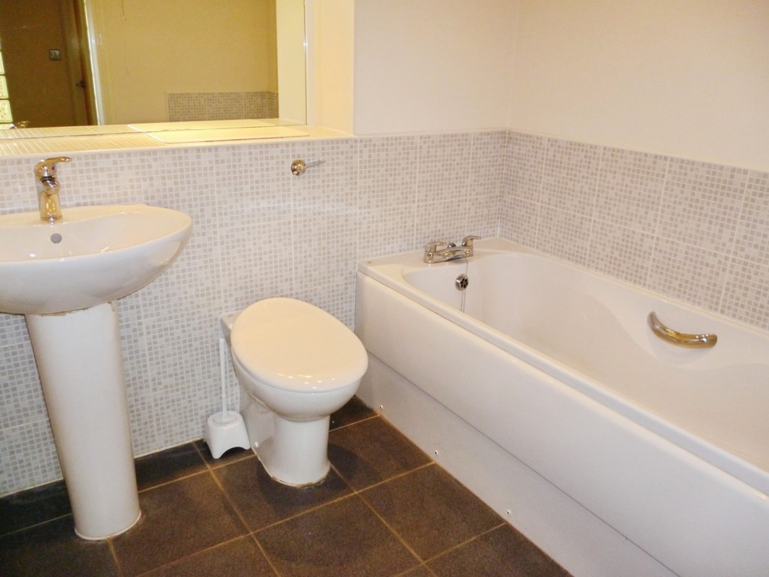 2 bedroom Flat for Sale Watkin Road, Freemans Meadow