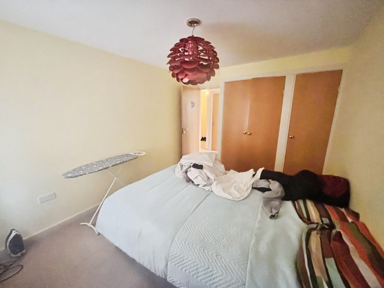 2 bedroom Flat in Montvale Gardens, Central Square