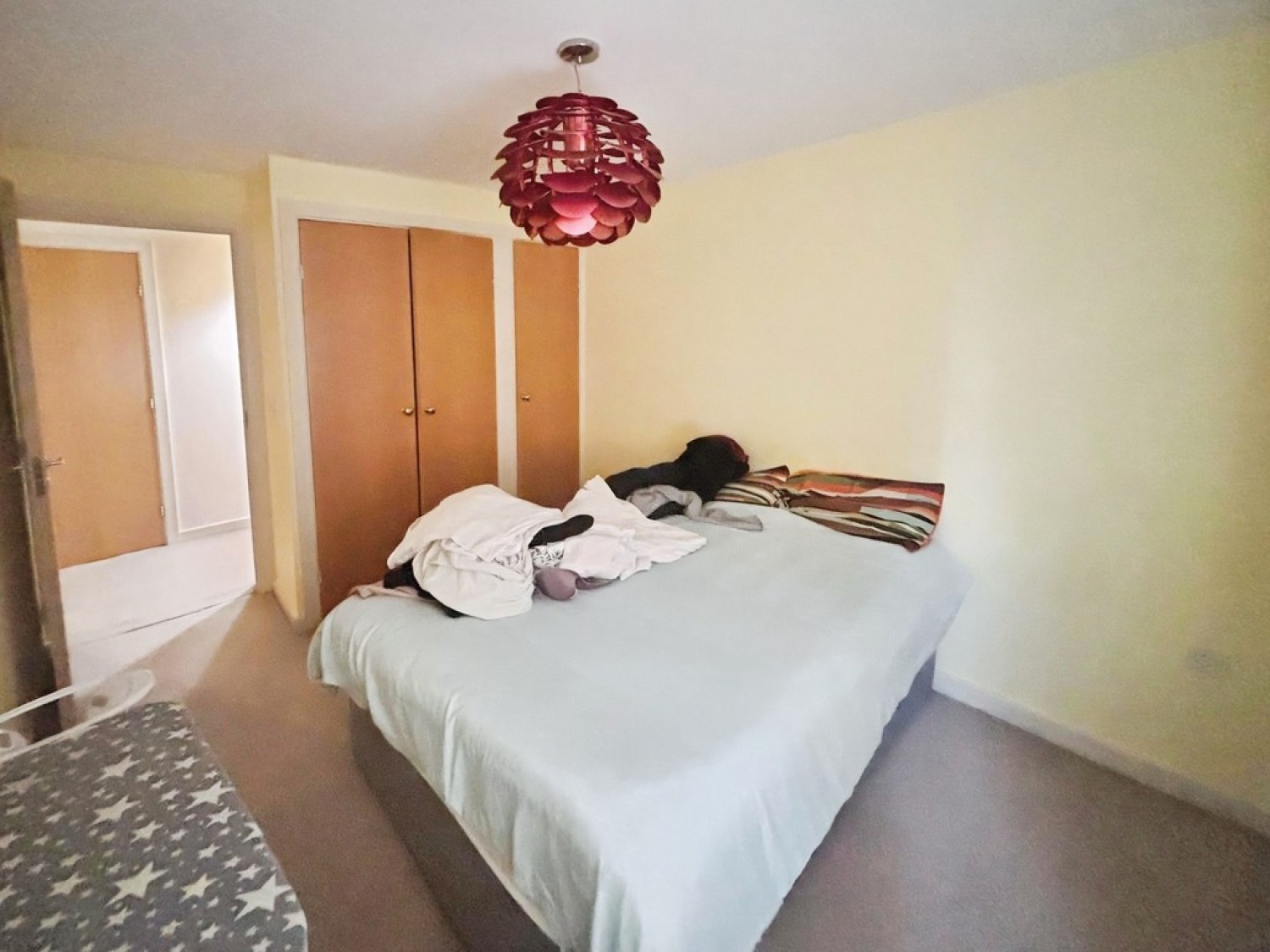 2 bedroom Flat in Montvale Gardens, Central Square