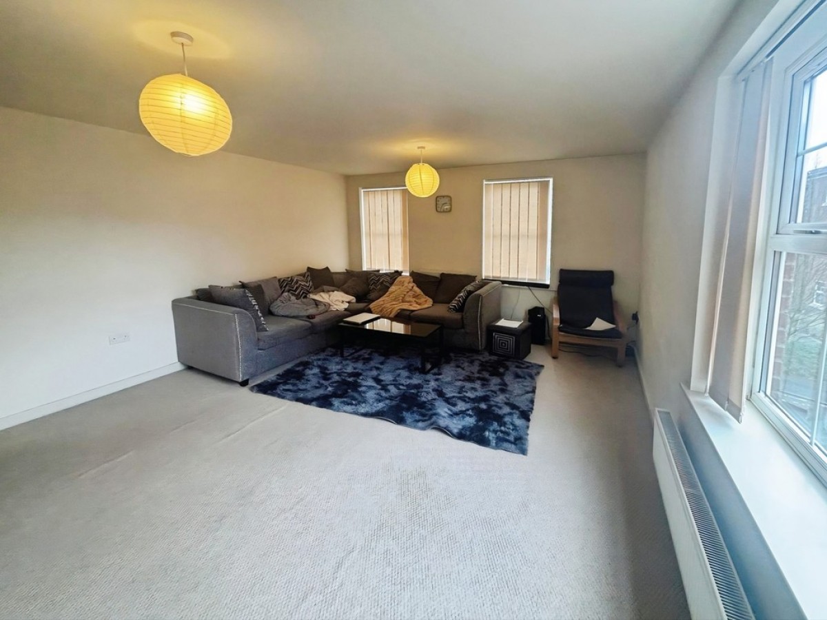 Montvale Gardens, Central Square