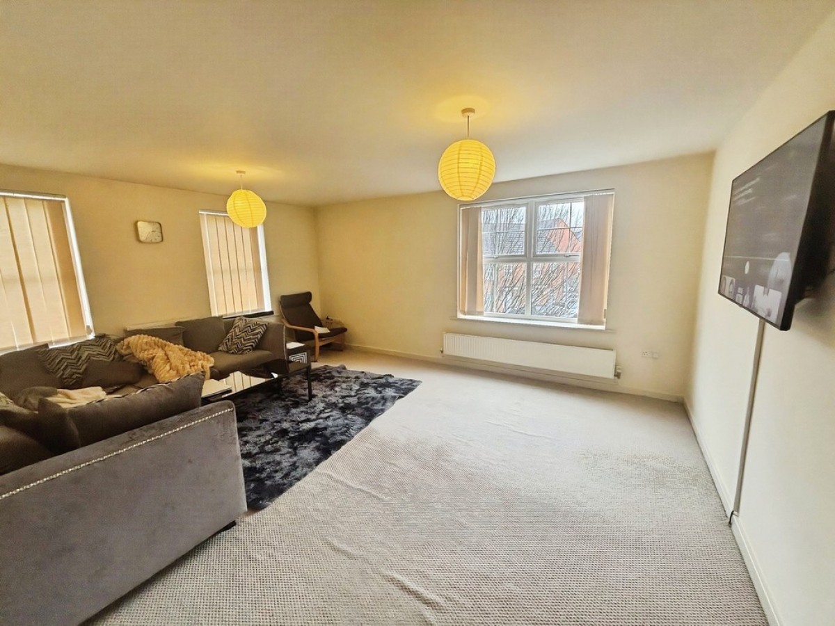 Montvale Gardens, Central Square