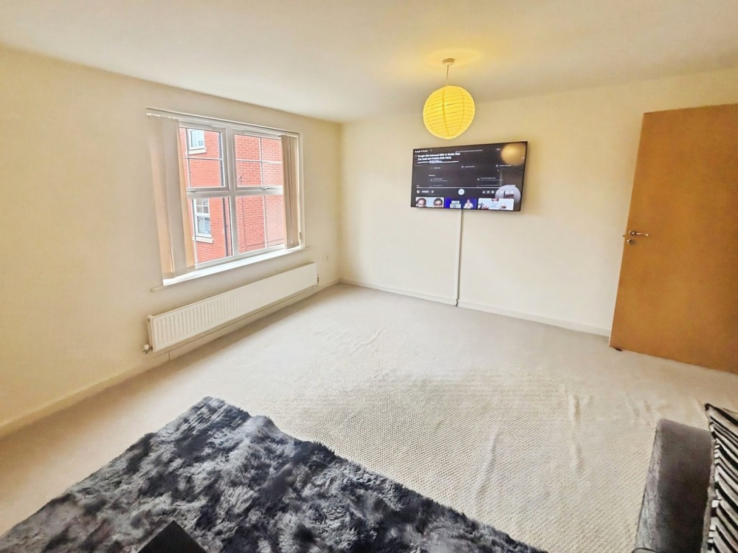 2 bedroom Flat in Montvale Gardens, Central Square