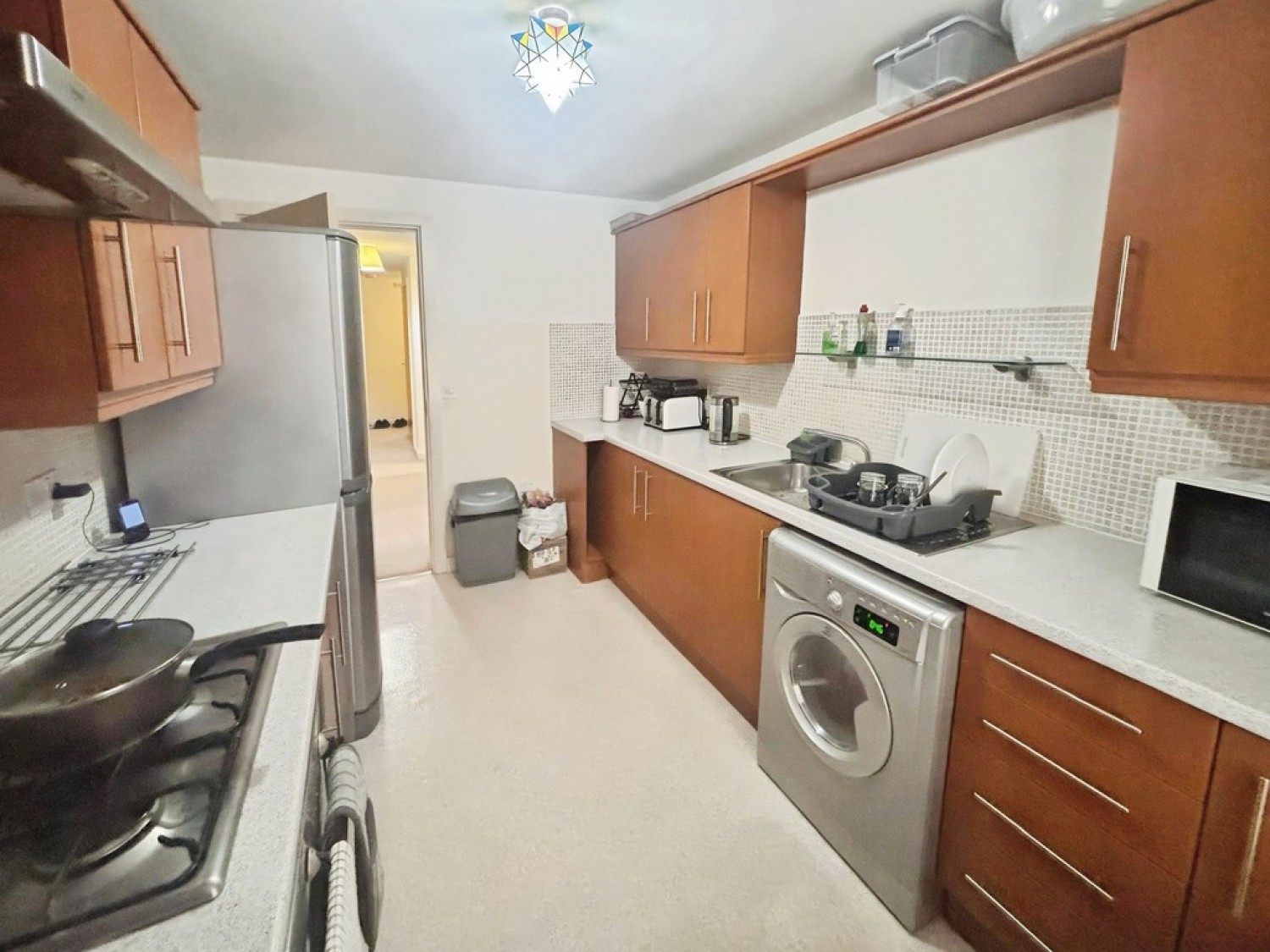 2 bedroom Flat in Montvale Gardens, Central Square