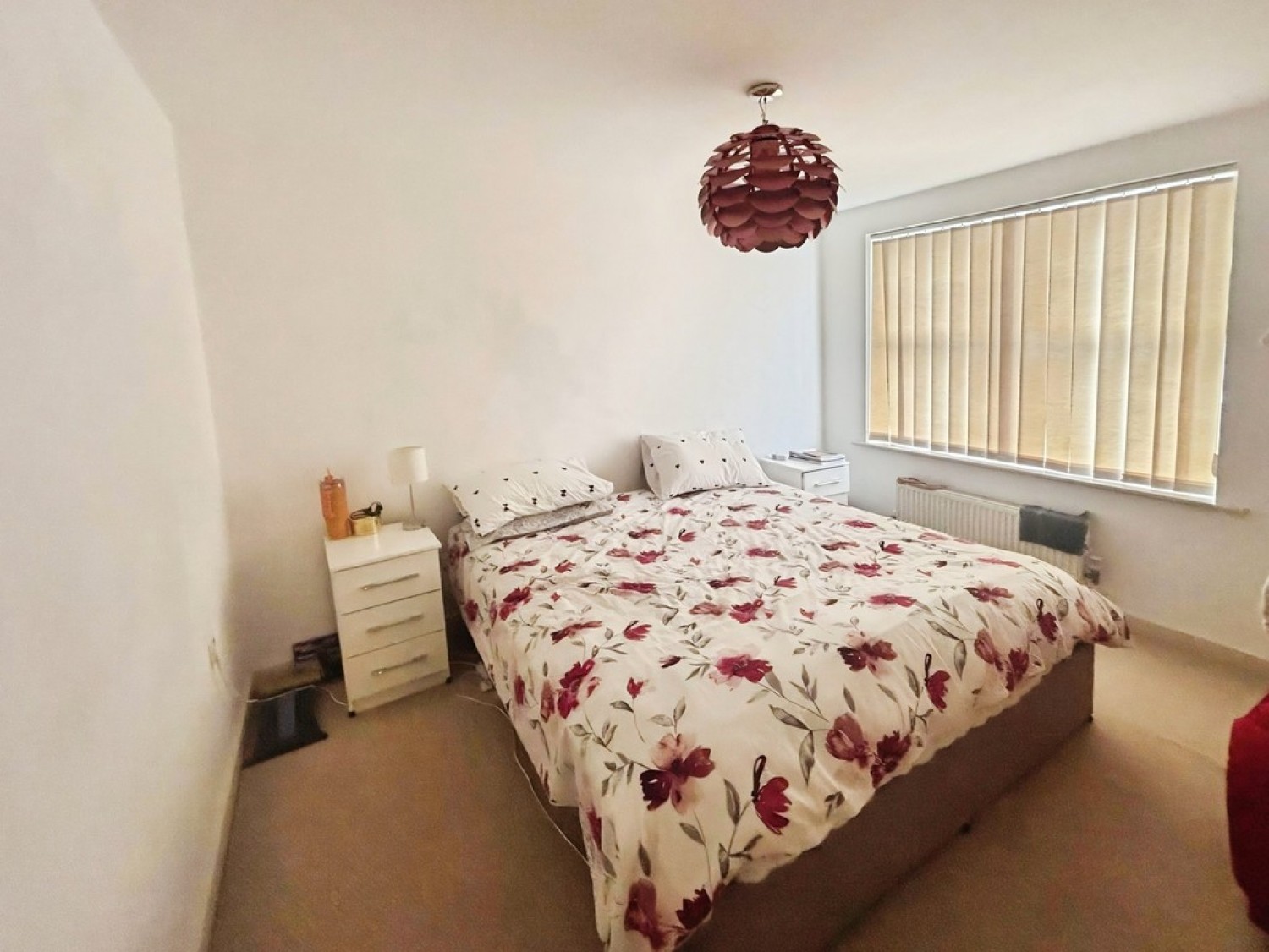 2 bedroom Flat in Montvale Gardens, Central Square