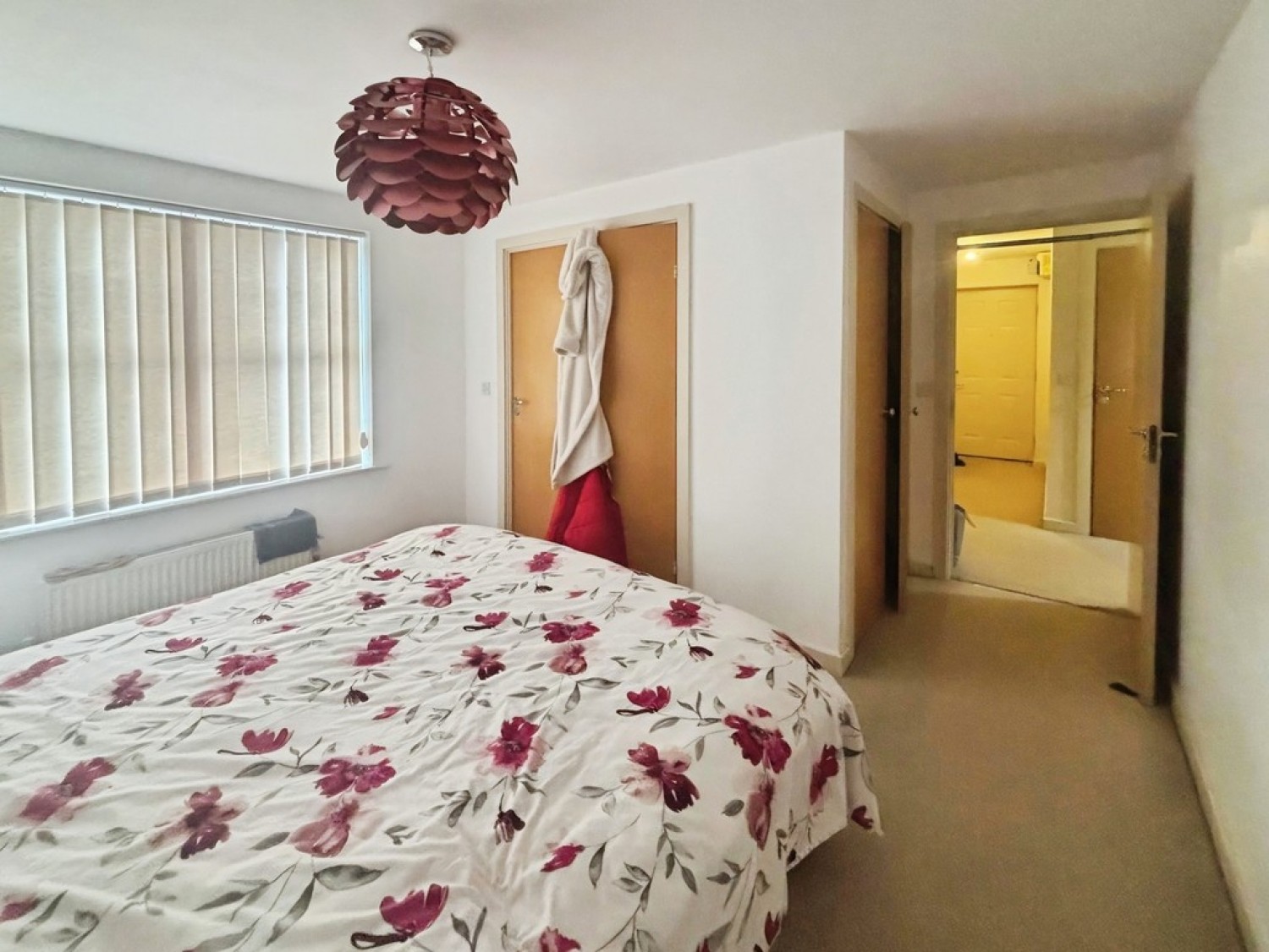 2 bedroom Flat in Montvale Gardens, Central Square