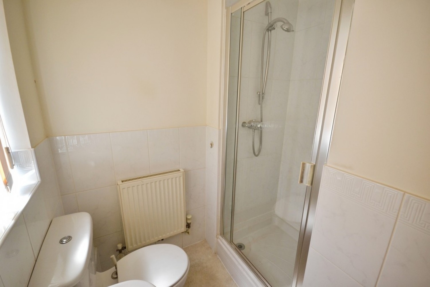 2 bedroom Flat in Montvale Gardens, Central Square