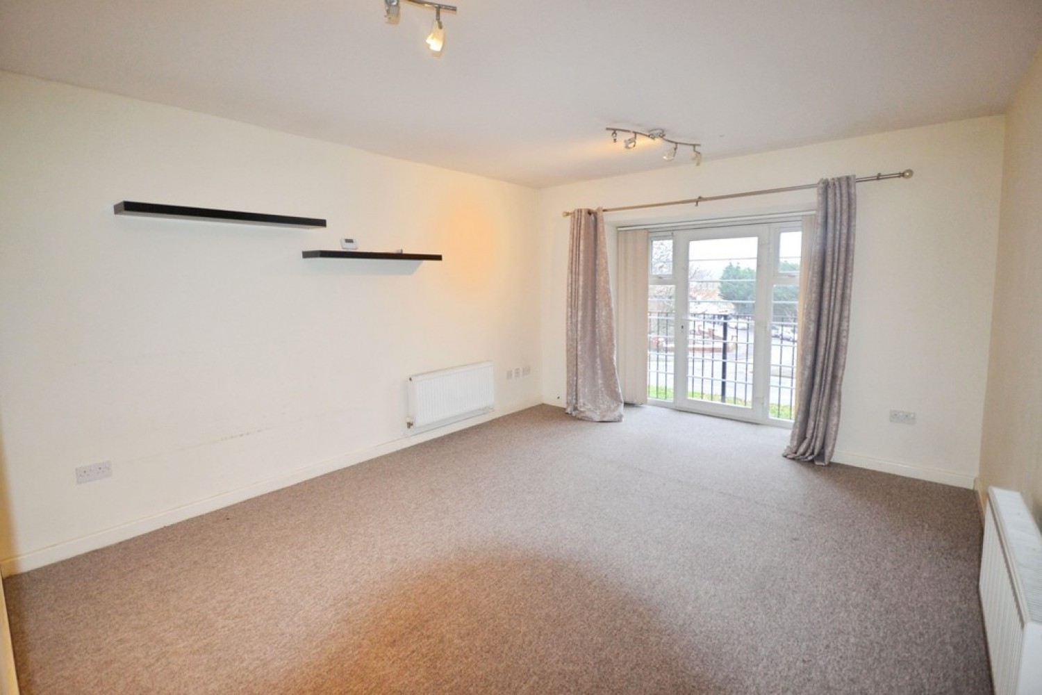 2 bedroom Flat in Larchmont Road