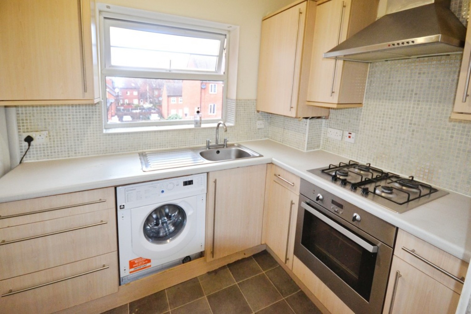 2 bedroom Flat in Larchmont Road
