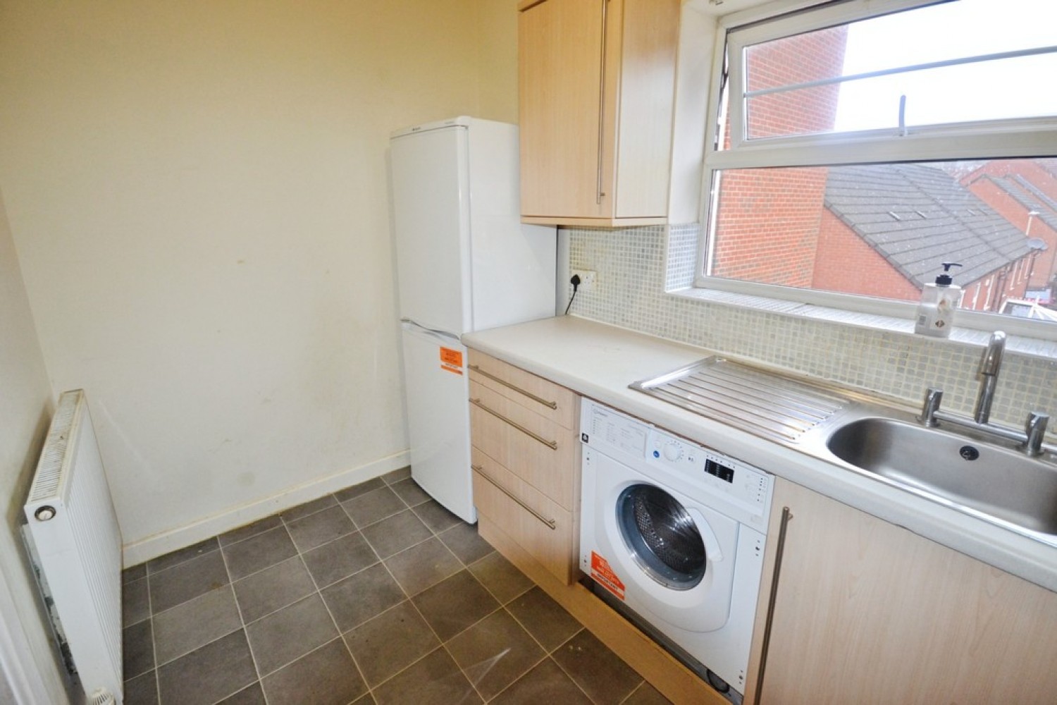 2 bedroom Flat in Larchmont Road