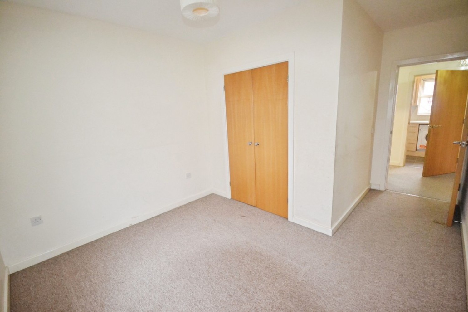 2 bedroom Flat in Larchmont Road