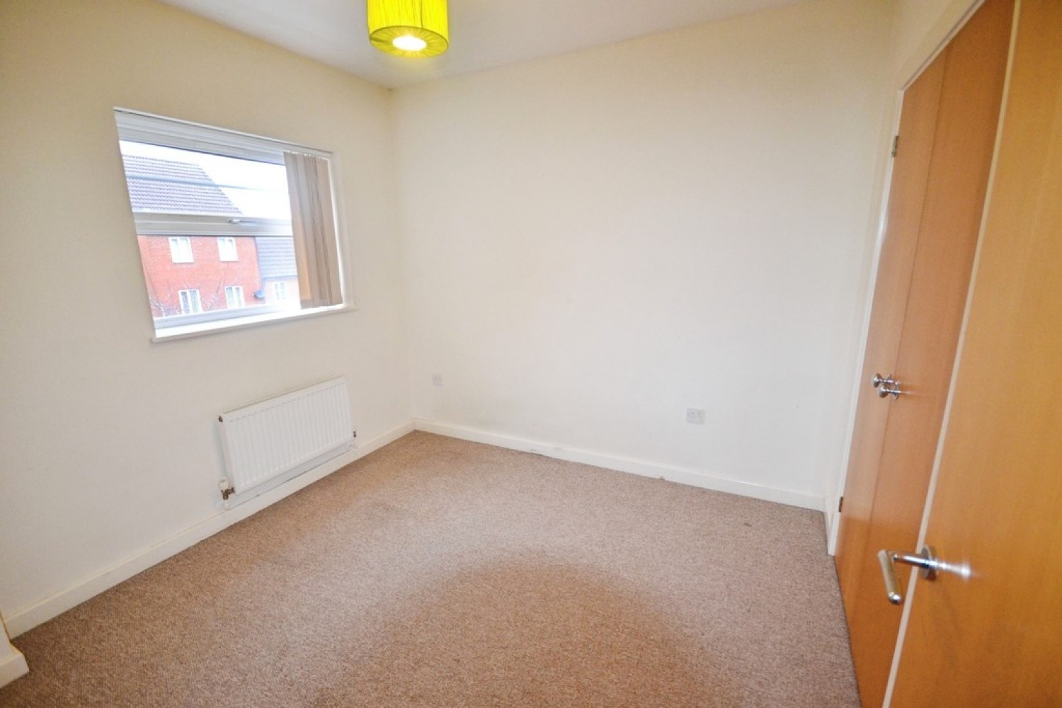 2 bedroom Flat in Larchmont Road