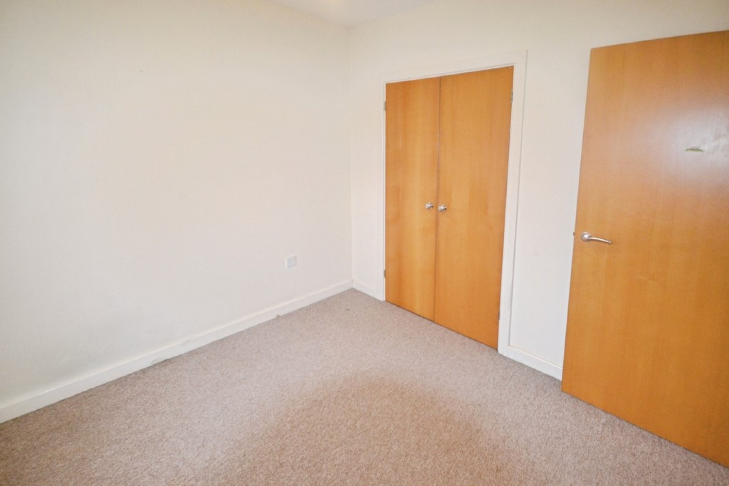 2 bedroom Flat in Larchmont Road