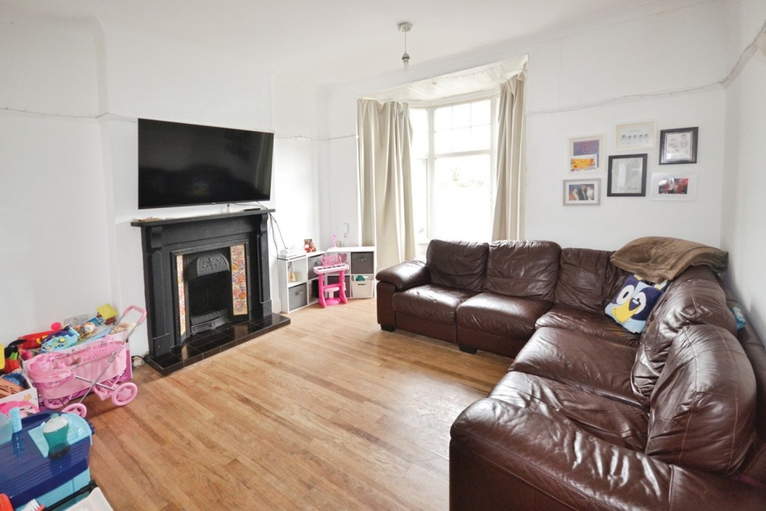 3 bedroom House for Sale Narborough Road, Leicester