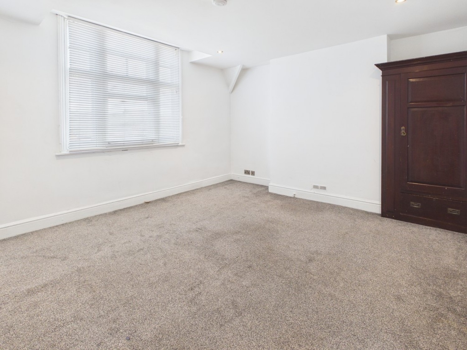 6 bedroom House for Sale Ashleigh Road, Leicester