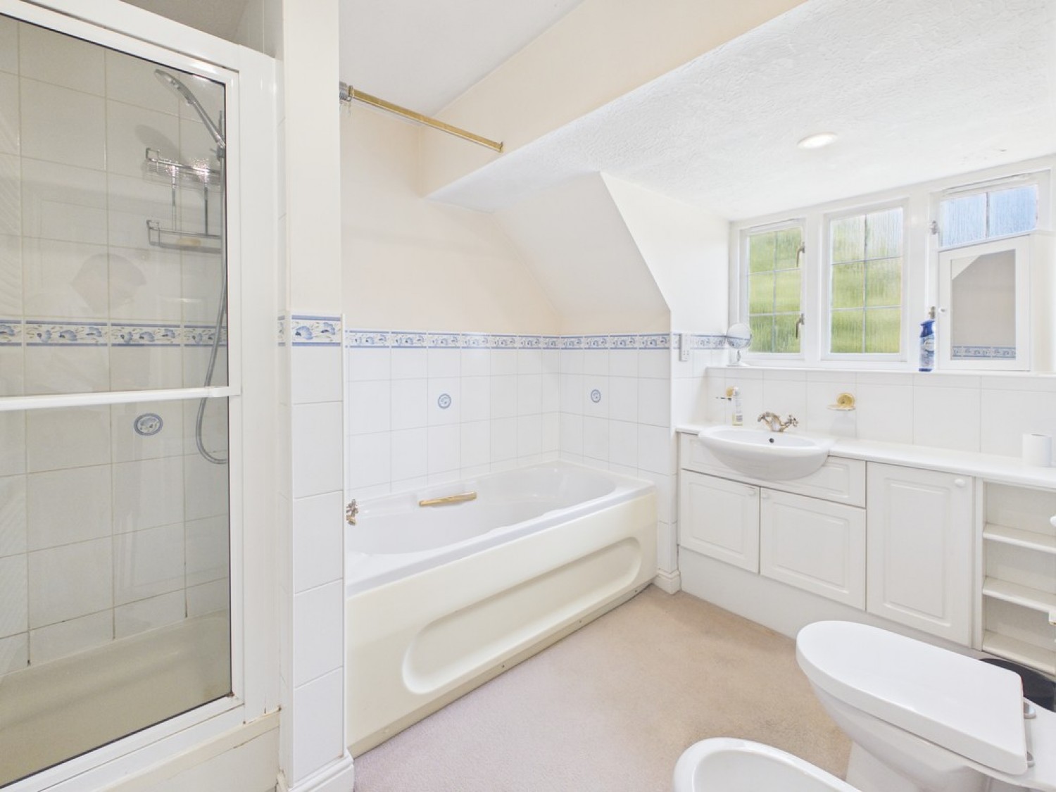 4 bedroom House for Sale The Quickthorns, Oadby, Leicester