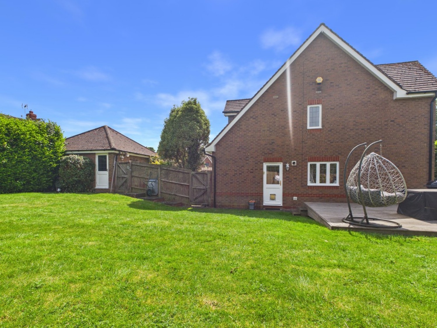 4 bedroom House for Sale The Quickthorns, Oadby, Leicester
