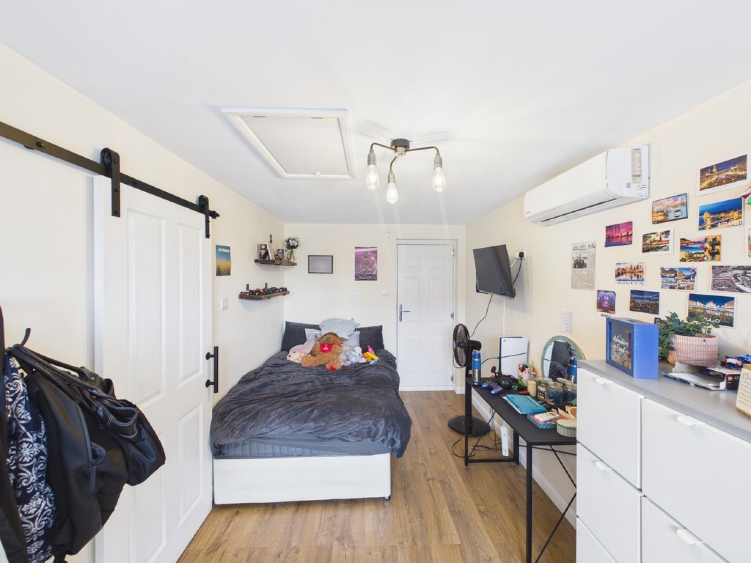 4 bedroom House for Sale Darwin Close, Leicester