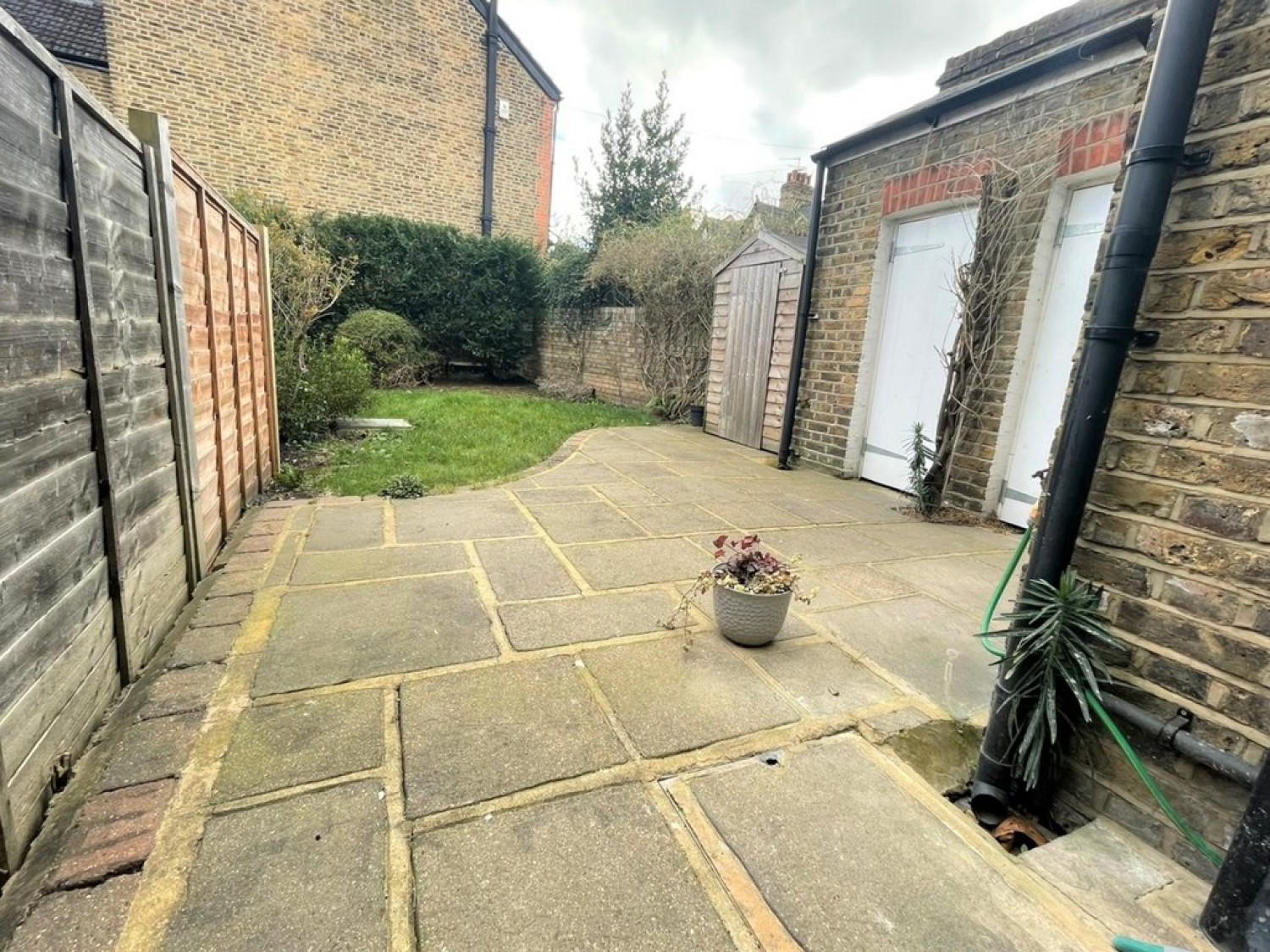 2 bedroom House for Letting Staines Road