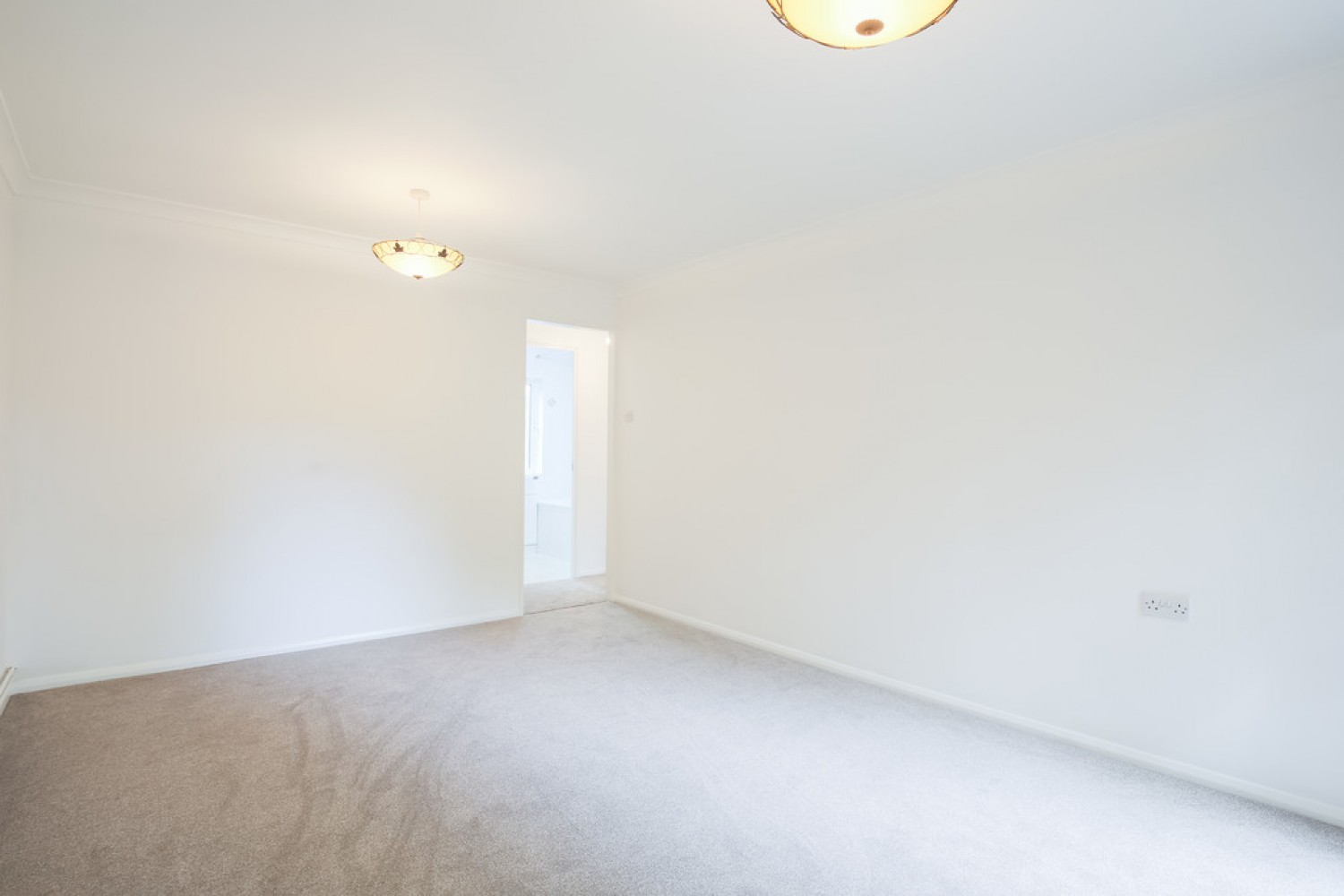 2 bedroom Flat for Letting Ivybridge Close, Twickenham