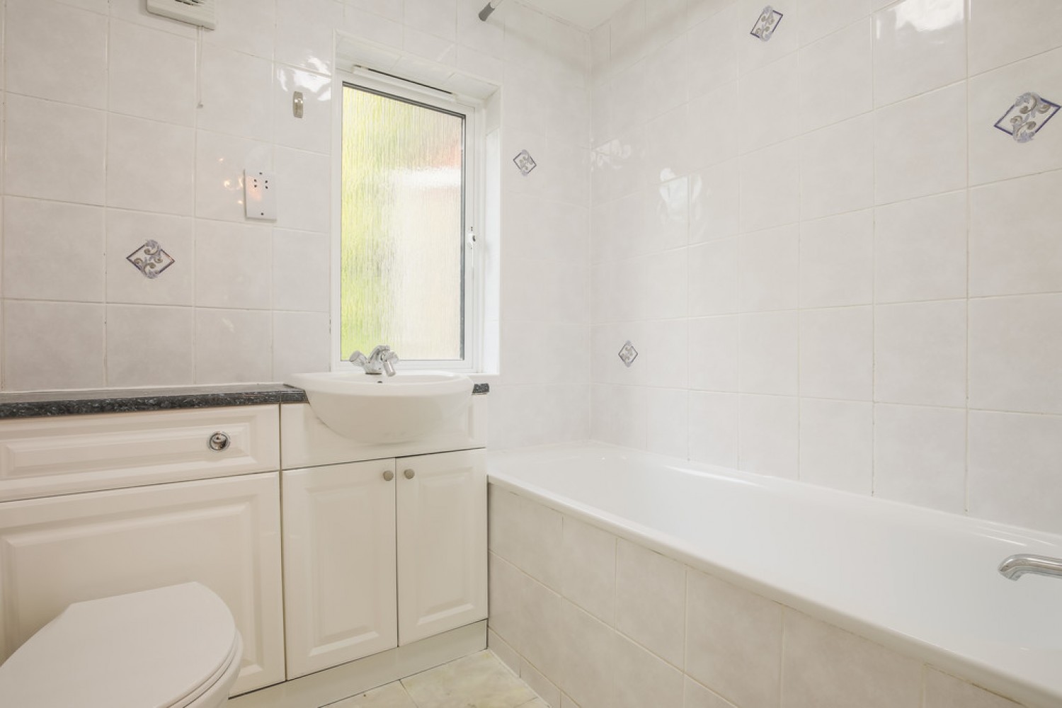 2 bedroom Flat for Letting Ivybridge Close, Twickenham