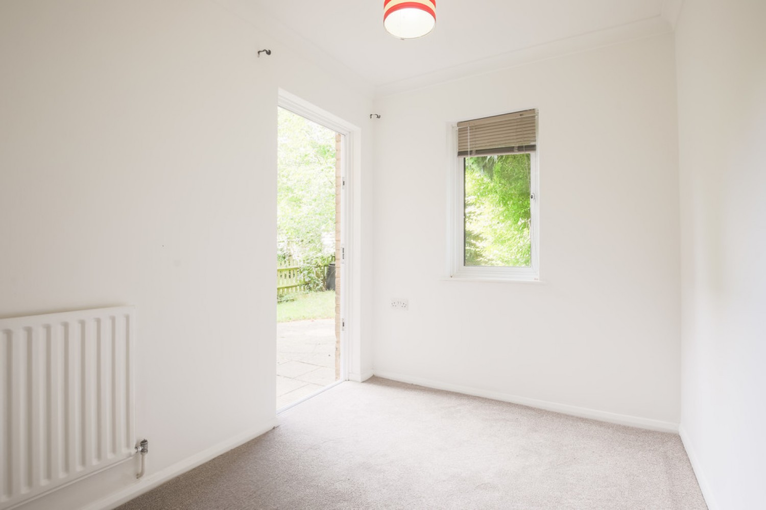 2 bedroom Flat for Letting Ivybridge Close, Twickenham