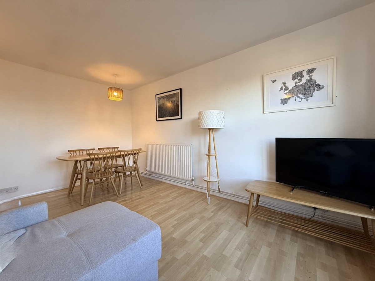 Ivybridge Close, Twickenham