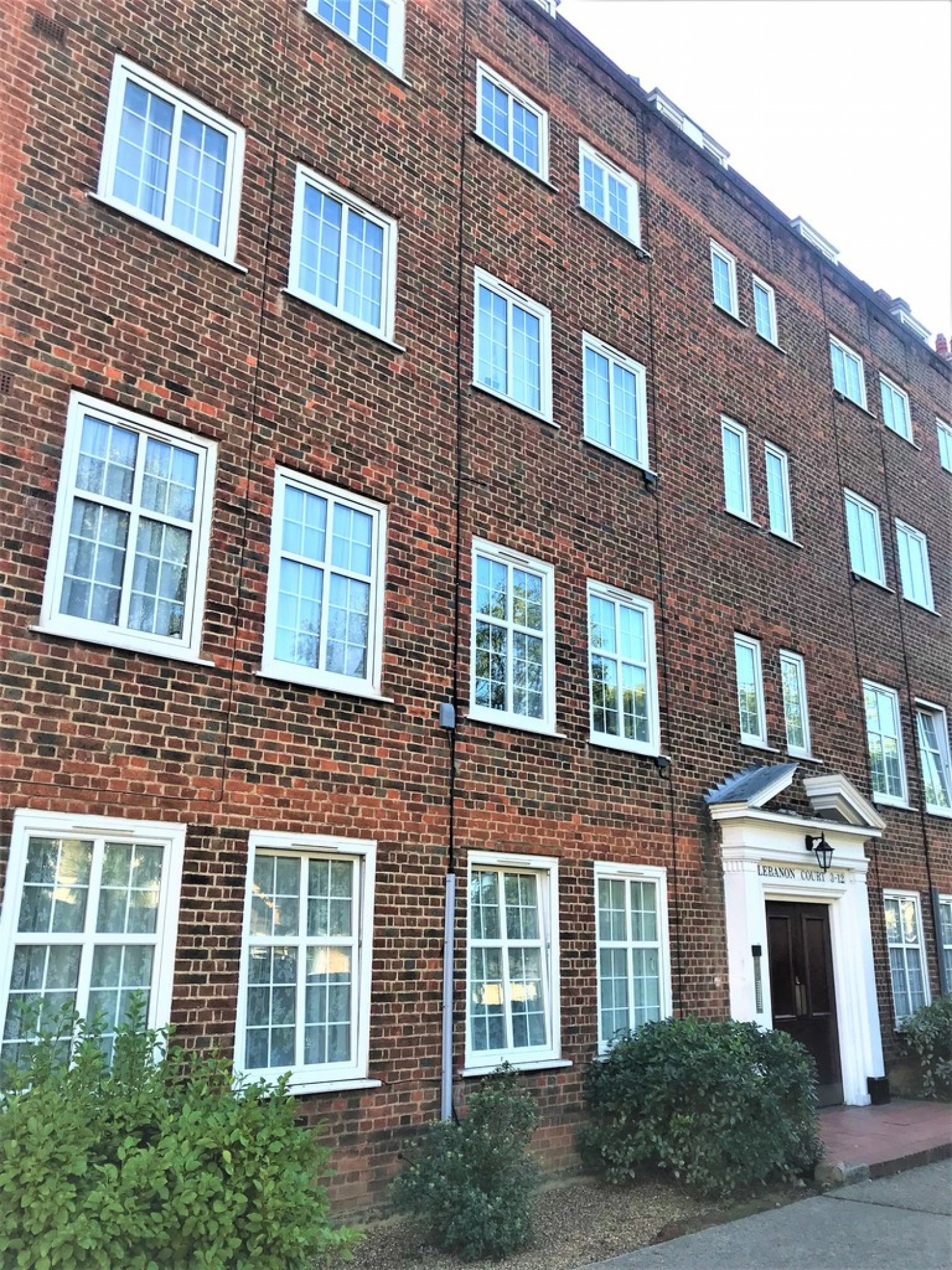 2 bedroom Flat in Lebanon Court