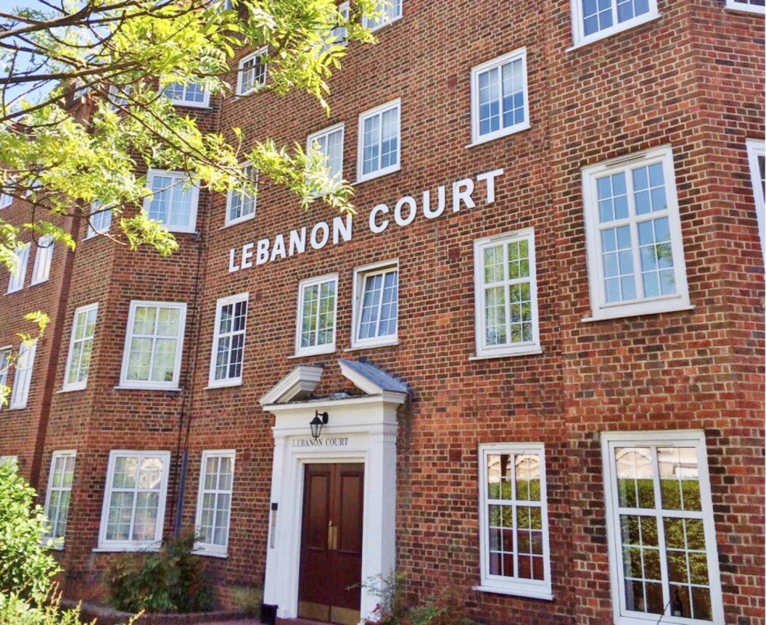 2 bedroom Flat in Lebanon Court