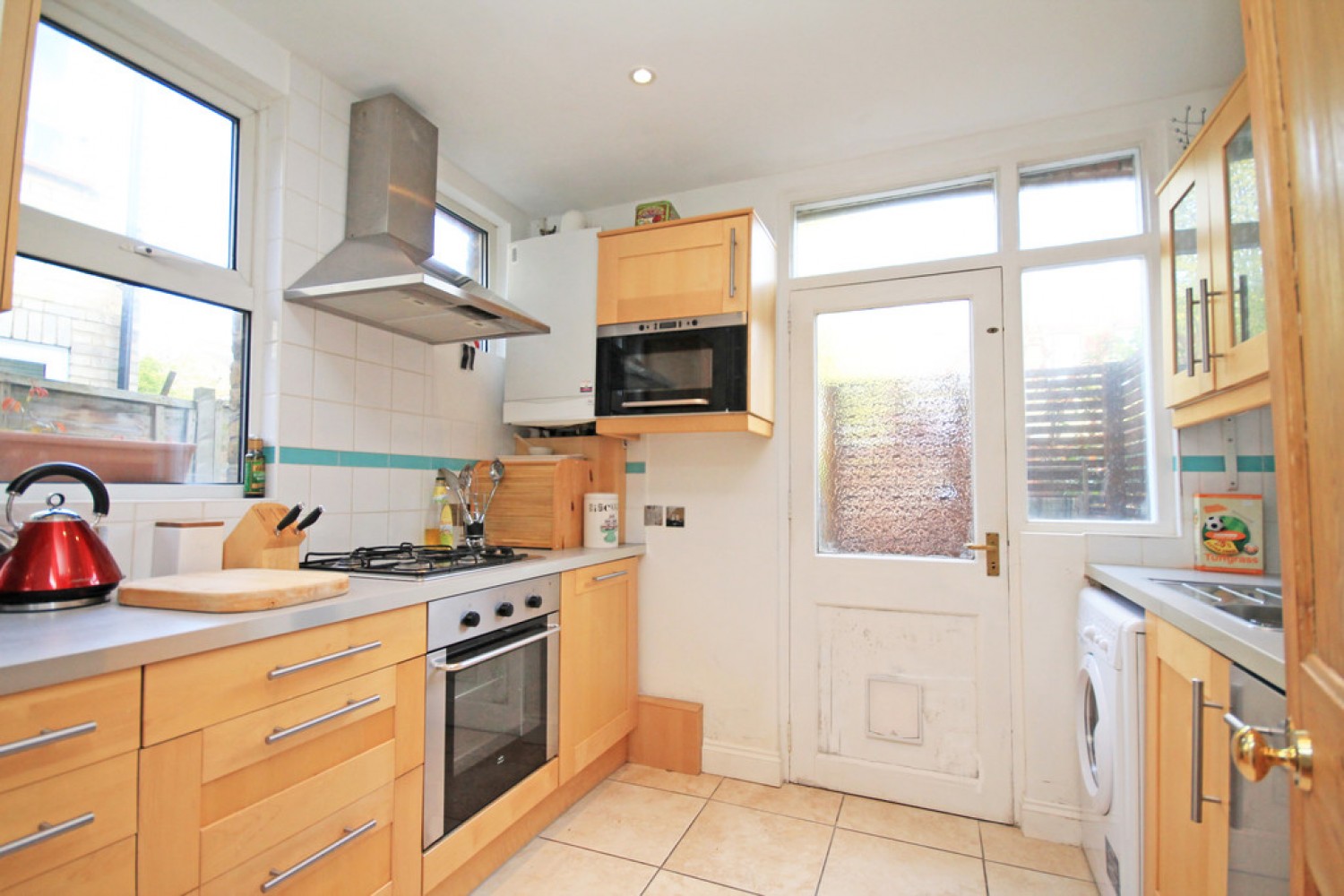 2 bedroom Flat for Letting Kenley Road, St Margarets