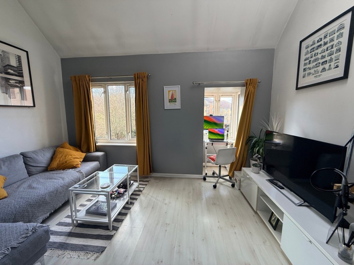 Varsity Drive, Twickenham