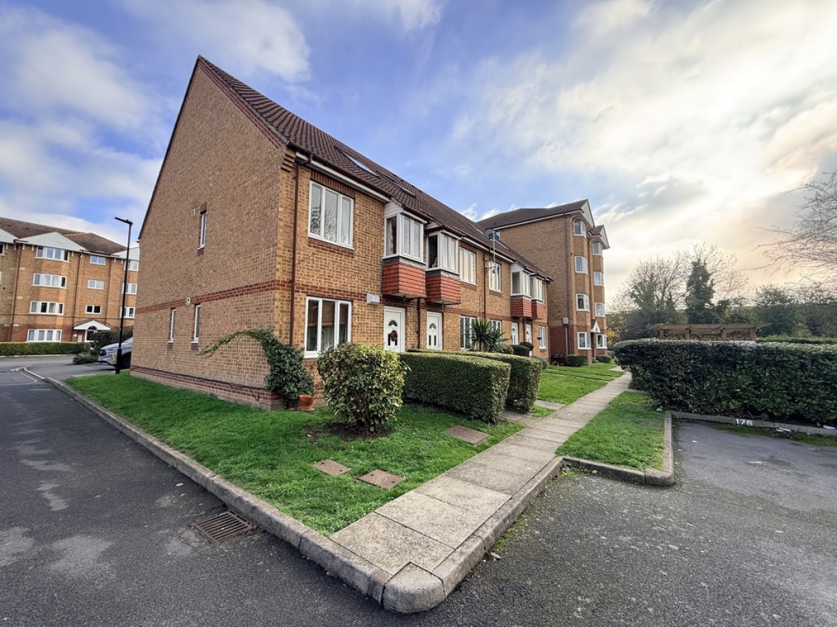 Varsity Drive, Twickenham