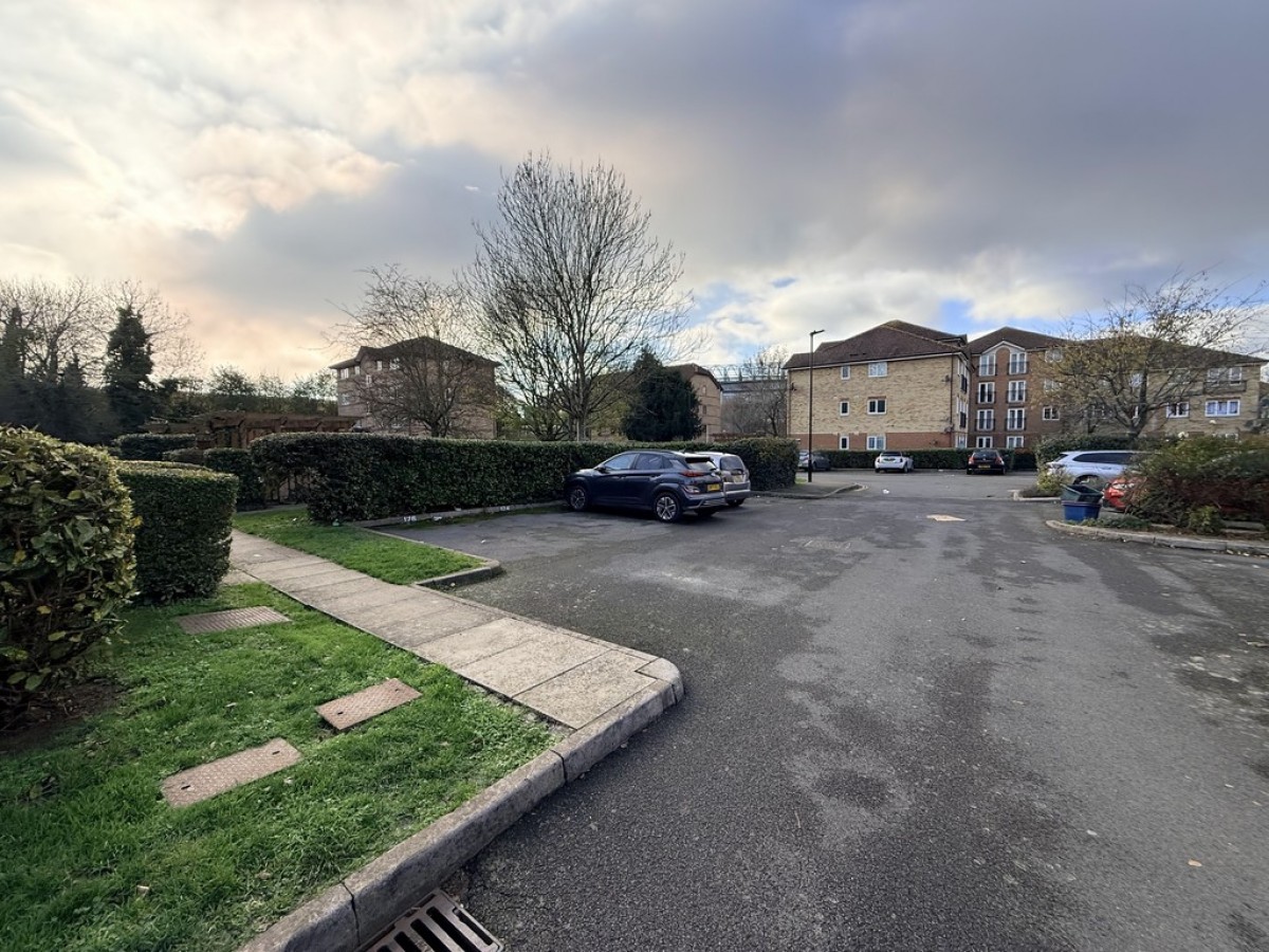 Varsity Drive, Twickenham