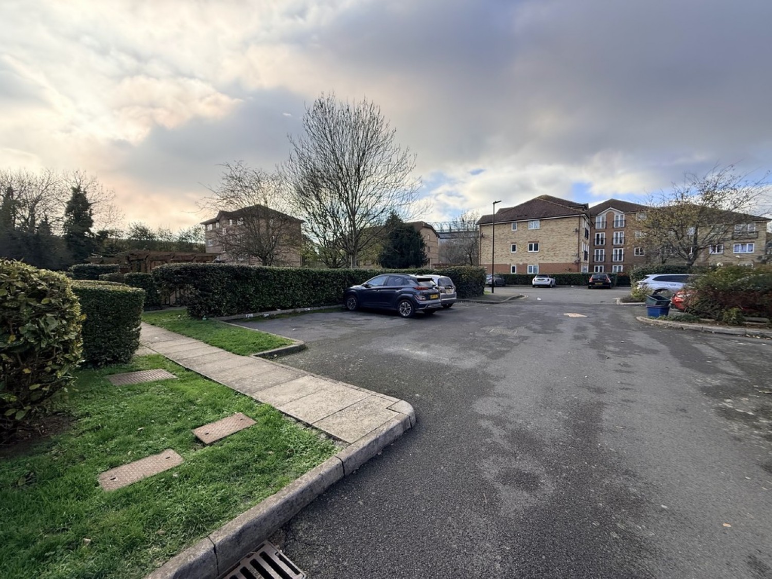 Varsity Drive, Twickenham