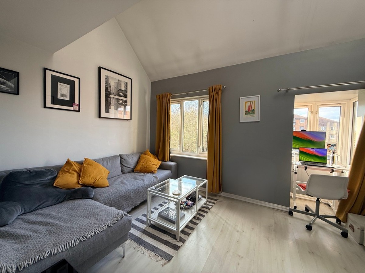 Varsity Drive, Twickenham