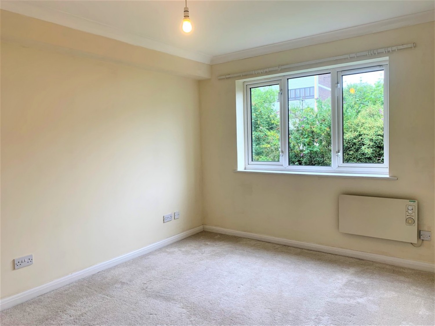 Varsity Drive, Twickenham