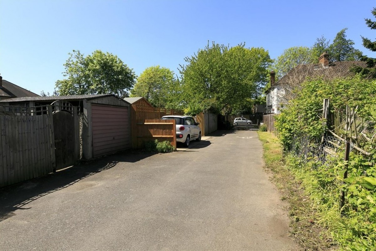 Sixth Cross Road, Twickenham