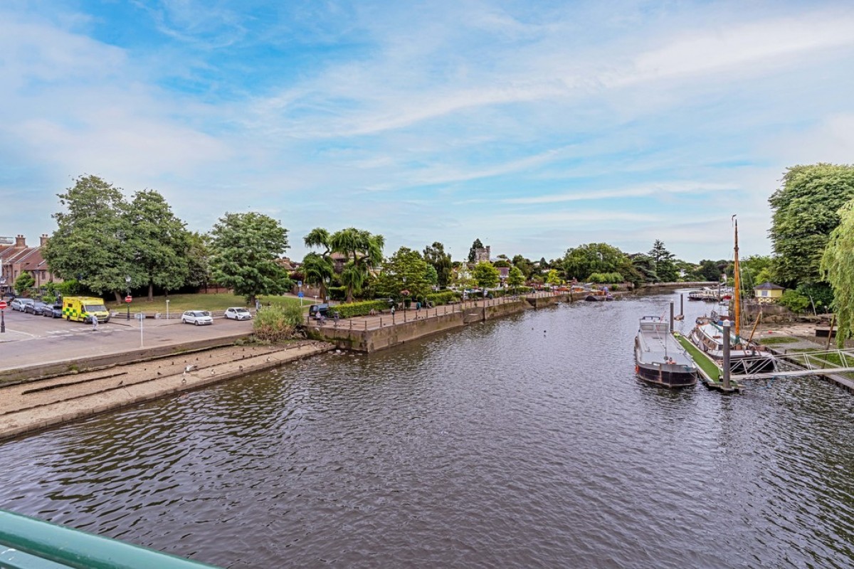Flood Lane, Twickenham