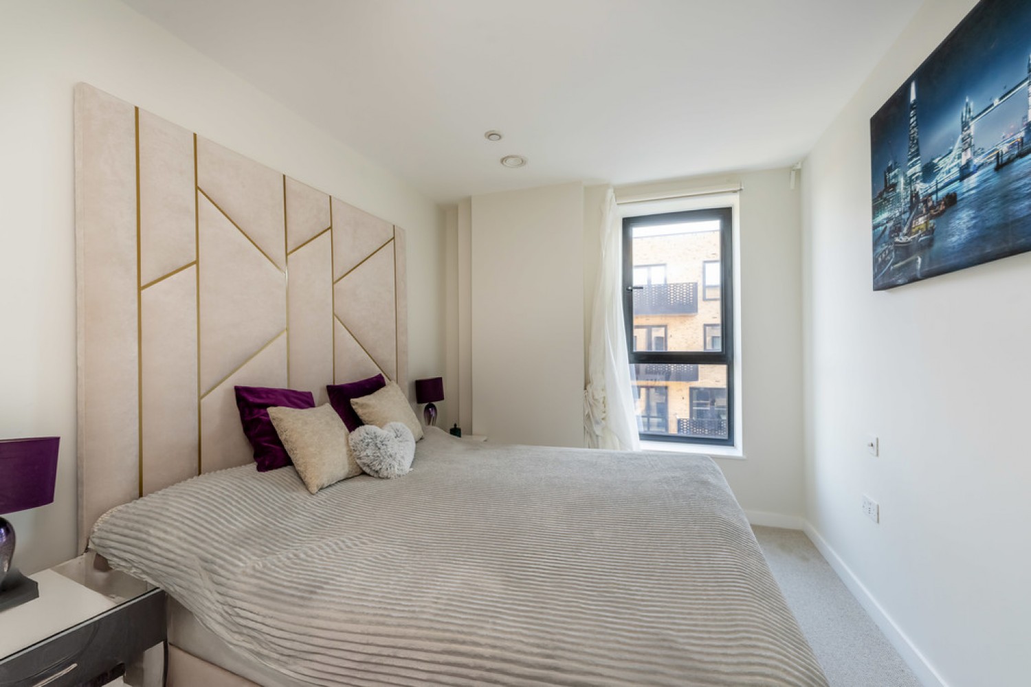Middle Road, W7
