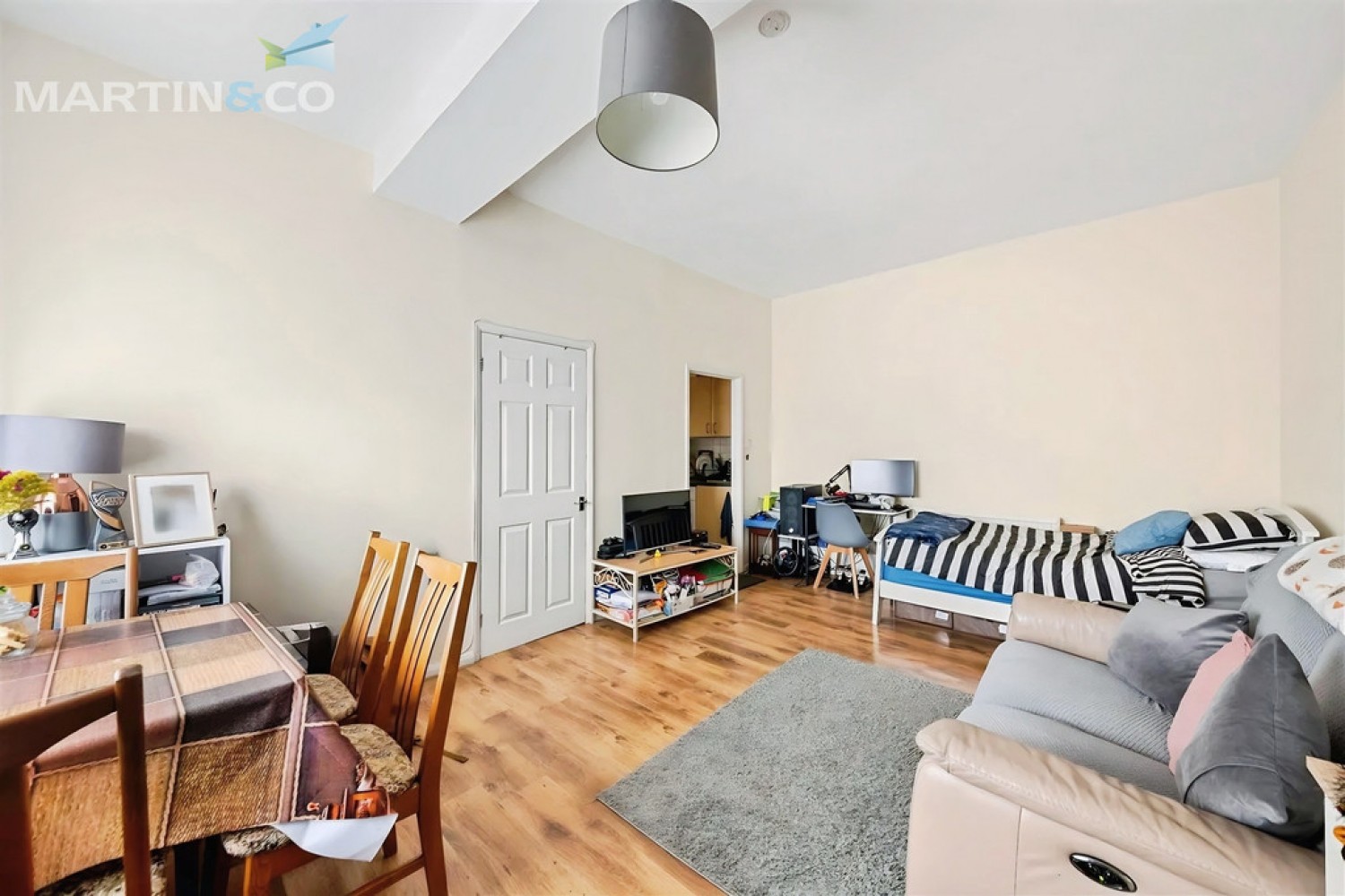 2 bedroom House for Sale Whitton, Twickenham, Middlesex
