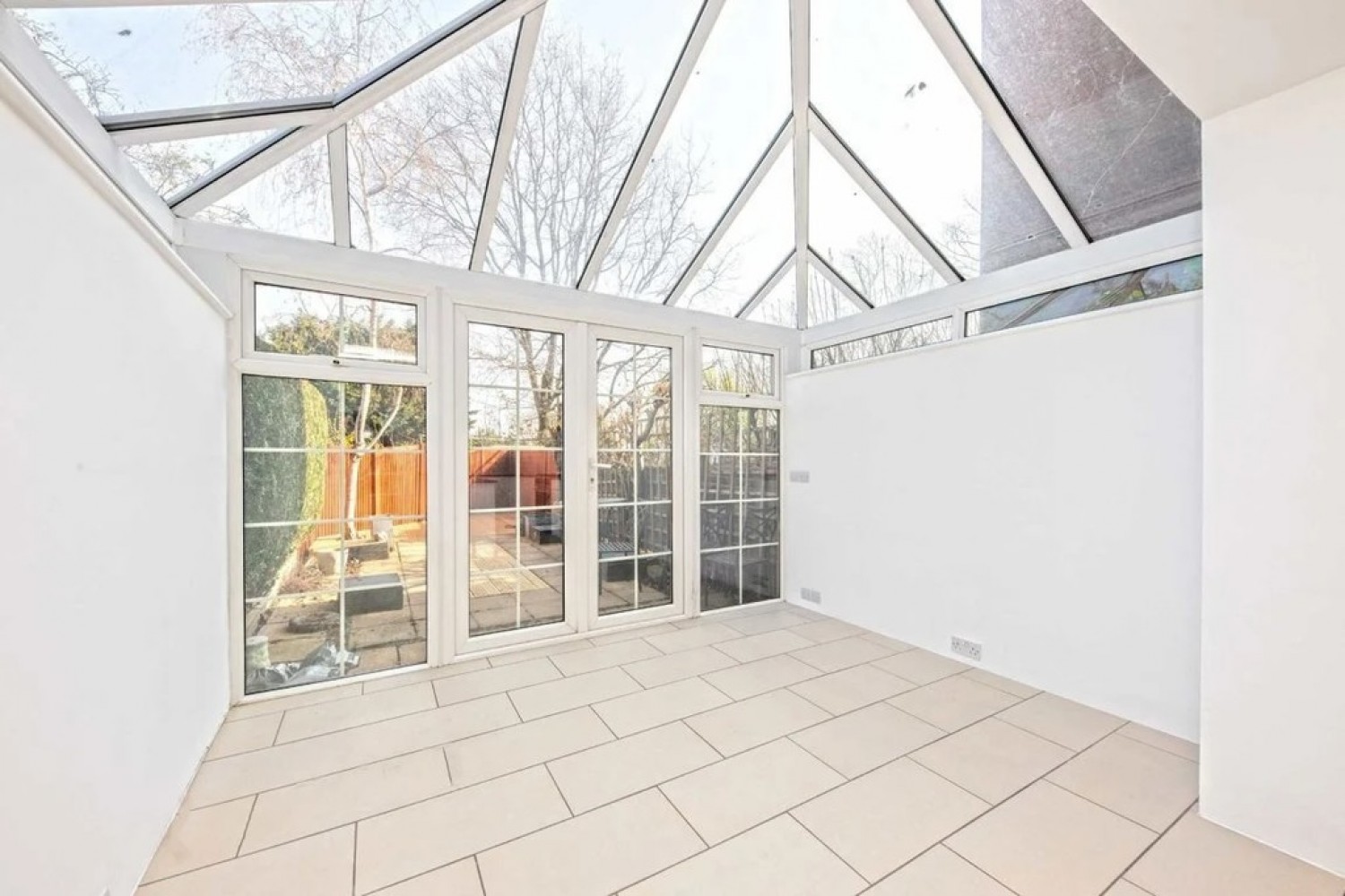 3 bedroom House in Park Crescent, Twickenham