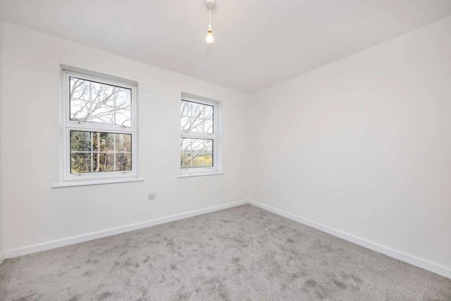 3 bedroom House in Park Crescent, Twickenham