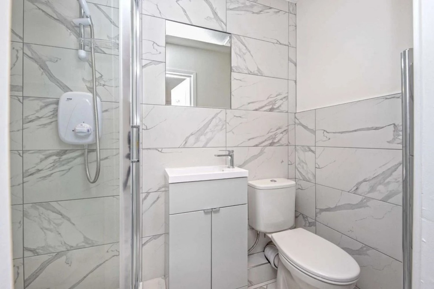 3 bedroom House in Park Crescent, Twickenham