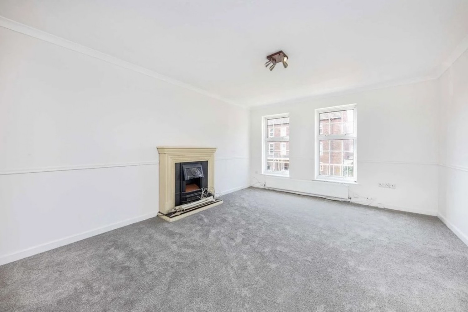3 bedroom House in Park Crescent, Twickenham