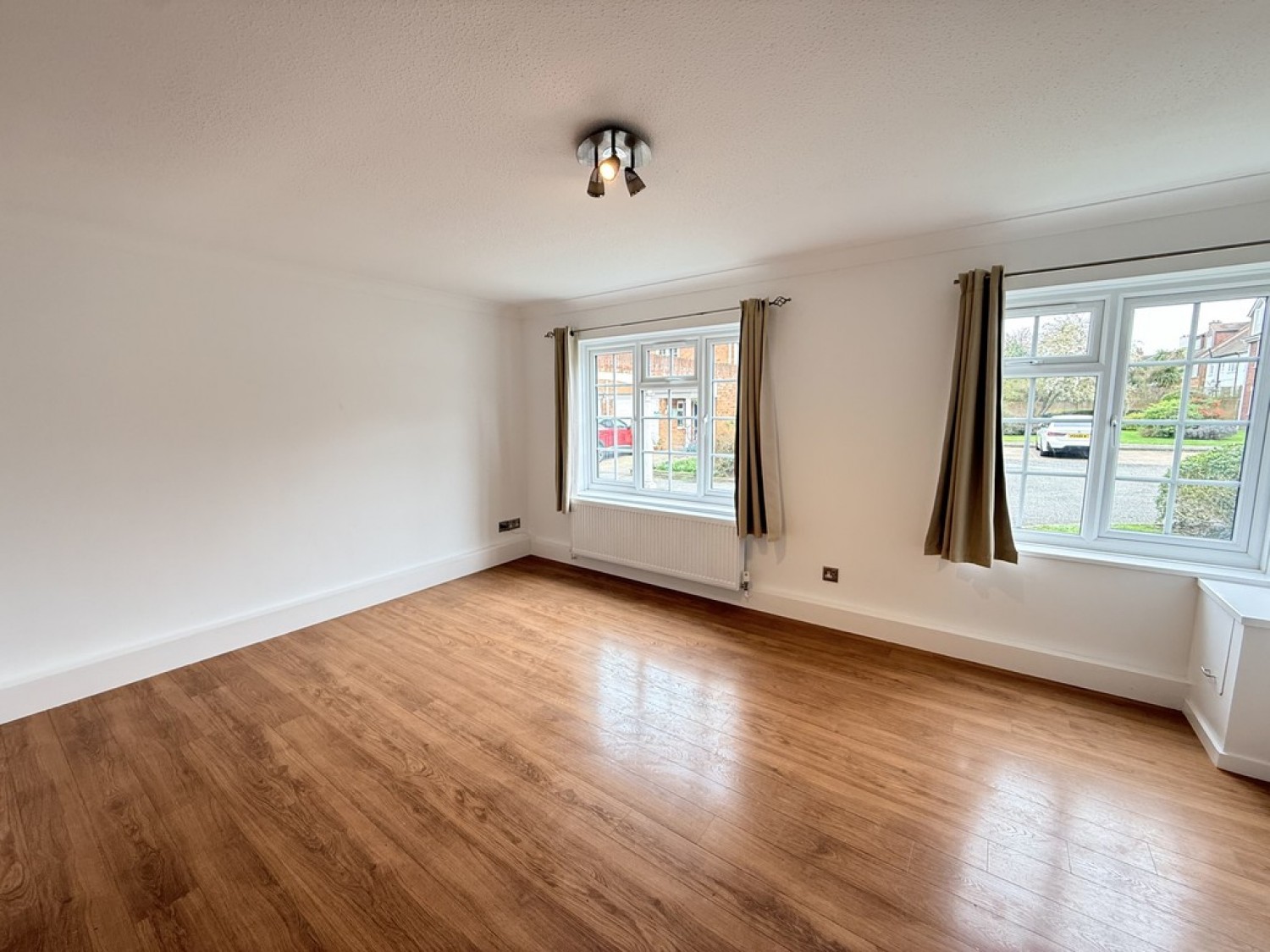 1 bedroom Flat for Sale Abbotsmede Close, Strawberry Hill