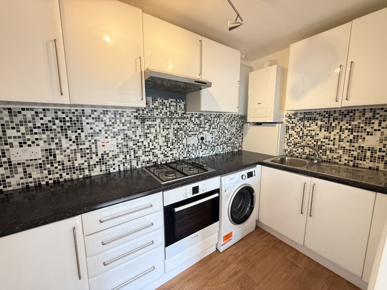 1 bedroom Flat for Sale Abbotsmede Close, Strawberry Hill
