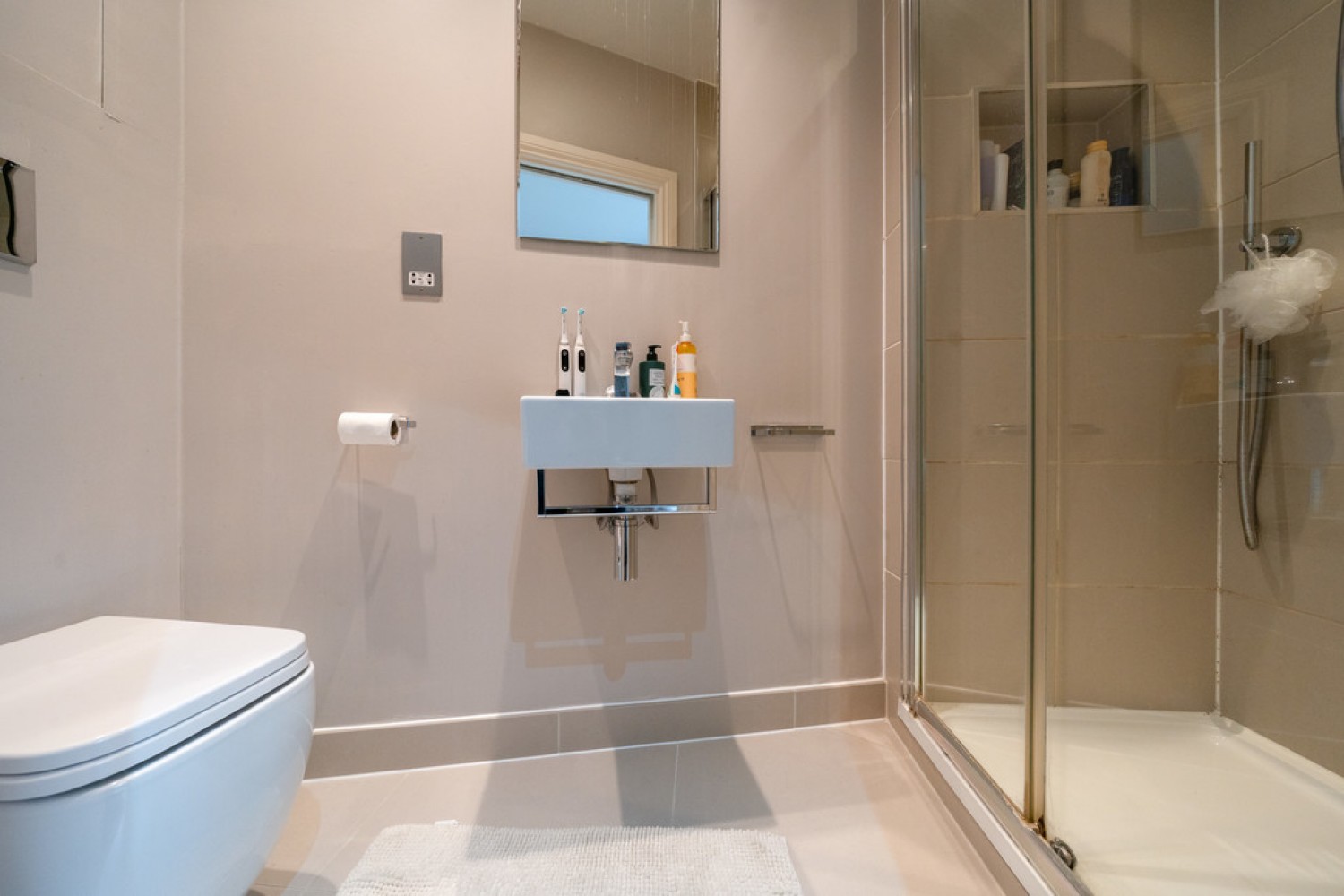 2 bedroom House for Sale Whitton Road, Twickenham, Middlesex