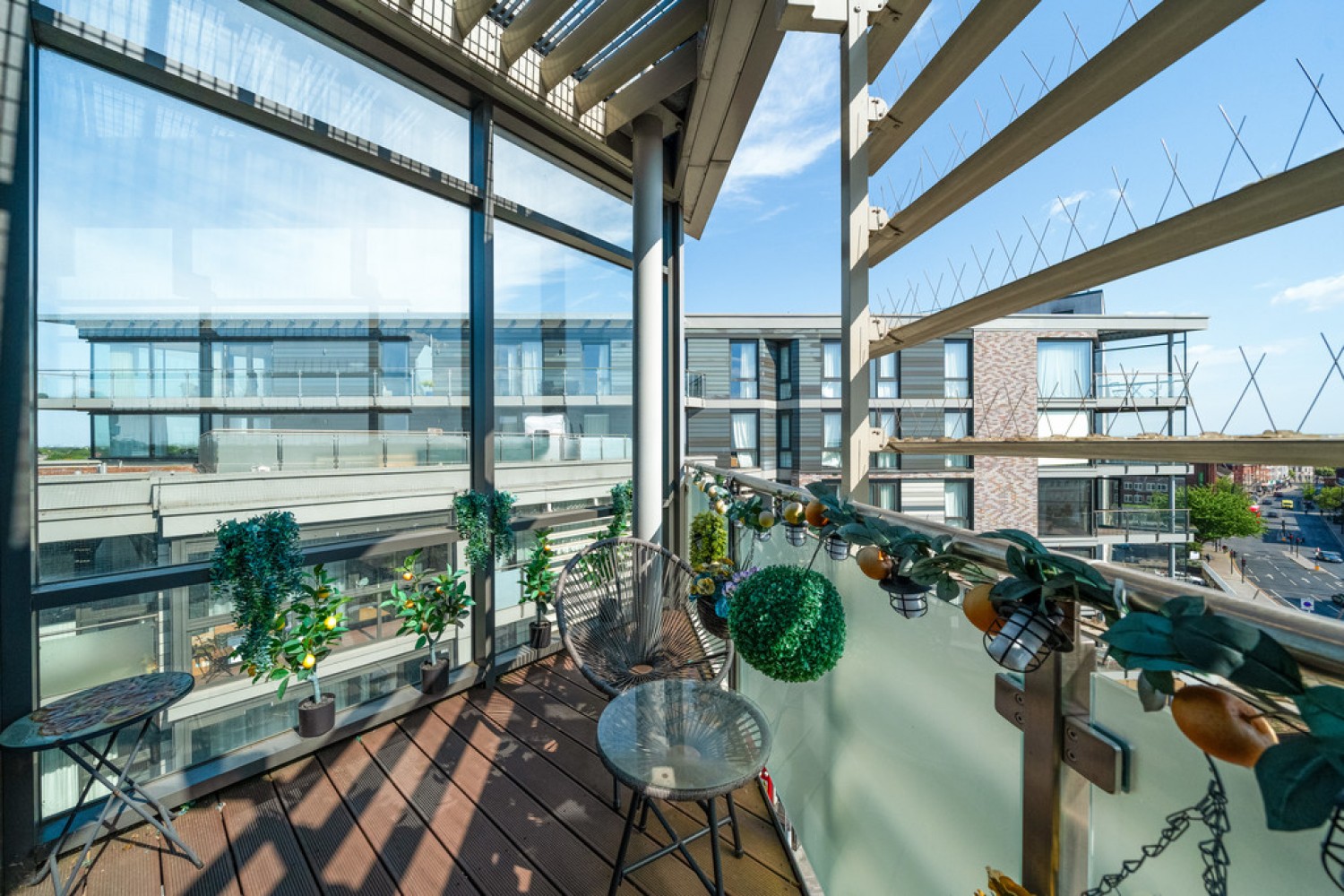2 bedroom Flat for Sale Overbridge House