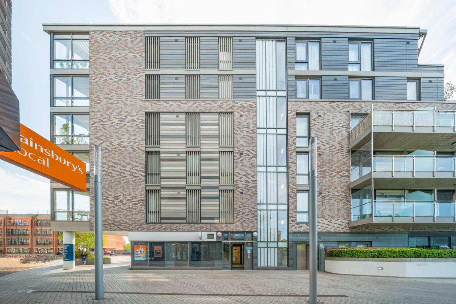 2 bedroom Flat for Sale Overbridge House