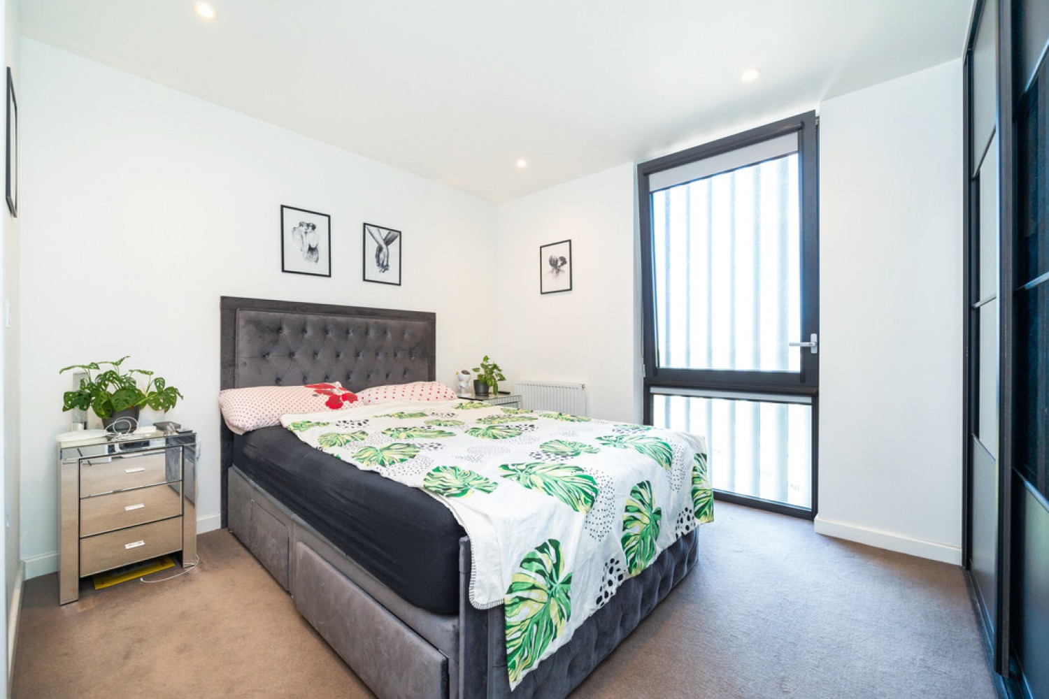 2 bedroom Flat for Sale Overbridge House