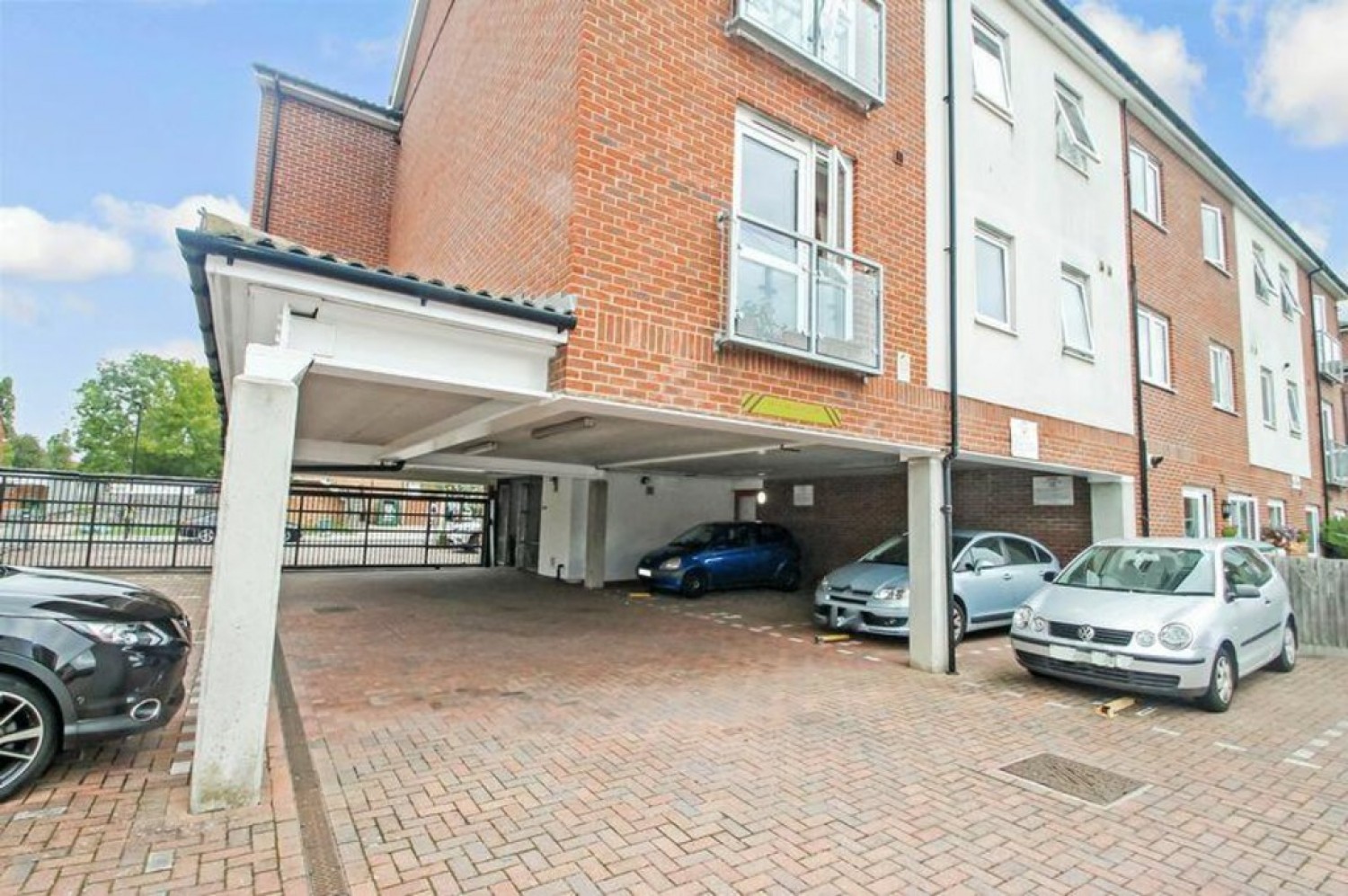 1 bedroom Flat for Letting Steeplechase Court, Northolt